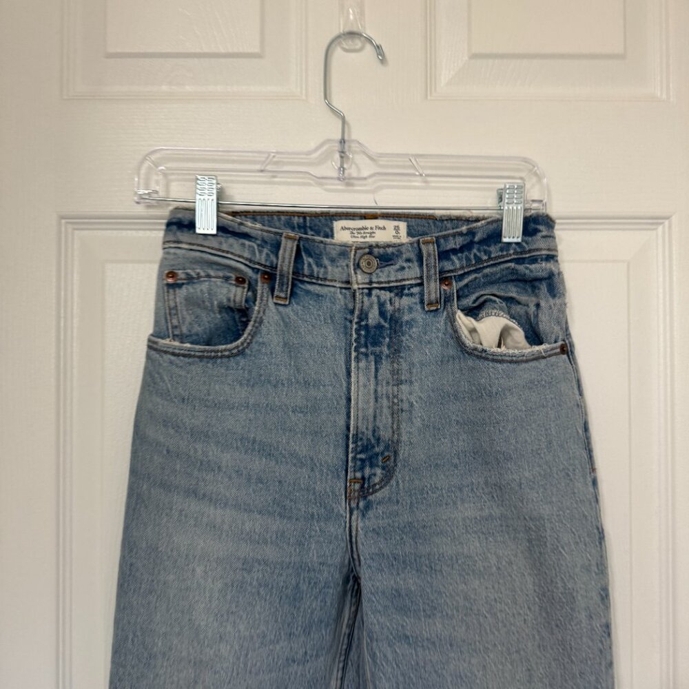 ABERCROMBIE & FITCH Ultra High Rise 90s Straight Jeans Light With Vent Hem 25 - Picture 3 of 8
